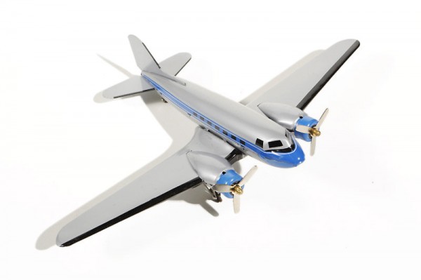 Avion en tôle DC3